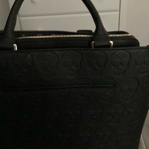 Betsy Johnson black skull print tote bag